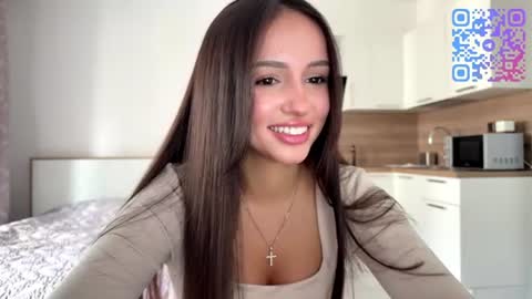 Mia online show from August 12, 1:35 pm