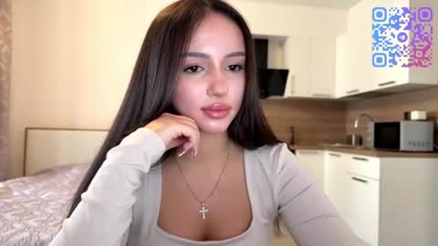 Mia online show from August 12, 4:53 pm