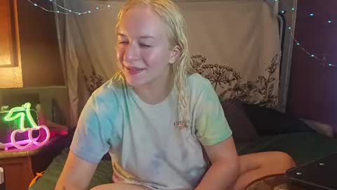 LilPies  online show from August 5, 1:14 am