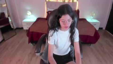 lily_bloom__ online show from August 9, 1:12 pm