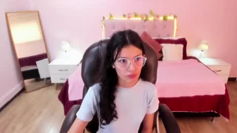 lily_bloom__ online show from August 13, 1:58 pm