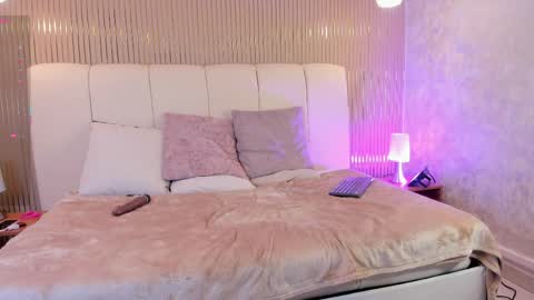 lily_brown__ online show from June 3, 9:18 pm