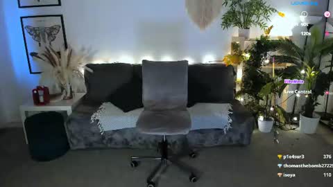 lily_dallass online show from August 8, 4:07 pm