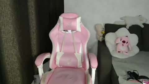 Lily Emberson online show from August 9, 2:07 pm