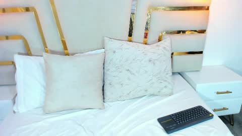 lily online show from September 8, 7:15 am