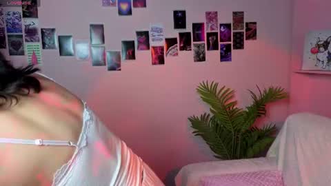 lily_peachy online show from August 12, 5:54 am