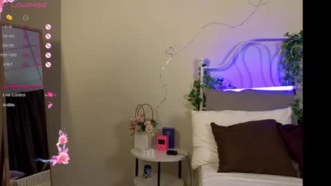 lily_peachy online show from August 13, 4:15 am