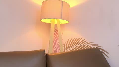 Lily Lauren online show from August 12, 1:57 pm