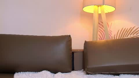 Lily Lauren online show from August 18, 2:01 pm