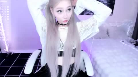 Lily online show from May 27, 11:18 pm