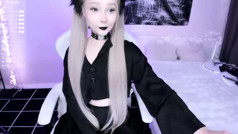 Lily online show from June 17, 1:48 am