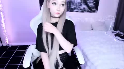 Lily online show from June 18, 12:10 am
