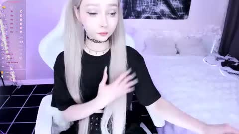 Lily online show from June 18, 1:16 am