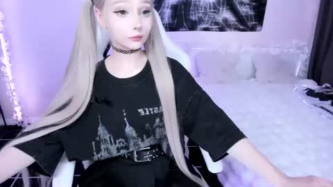 Lily online show from June 24, 2:35 am