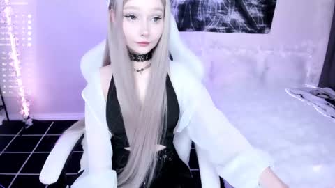 Lily online show from July 28, 9:32 pm
