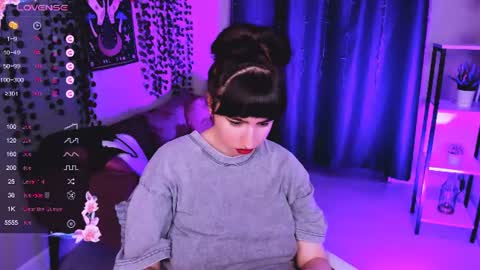 LILY online show from August 6, 7:46 pm