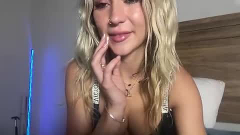 lilyandersonnn online show from August 13, 4:37 am