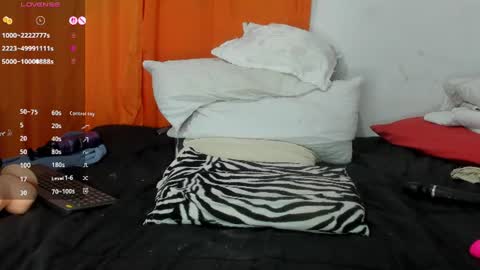 lilybaudyn_ online show from July 29, 11:06 am
