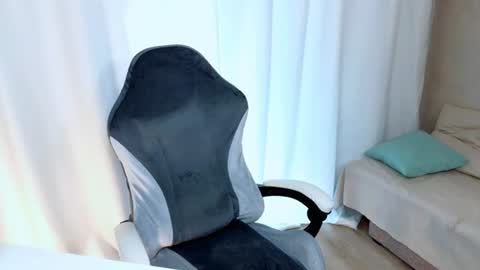 lilydavisss online show from July 28, 4:07 am