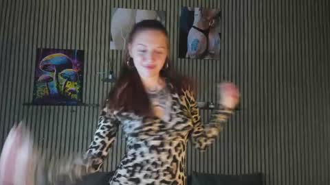 LilyHarwick online show from August 8, 8:09 pm