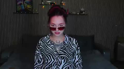 LilyHarwick online show from August 11, 7:49 pm