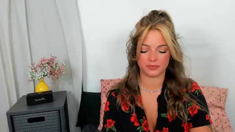 Lily online show from August 14, 5:44 am