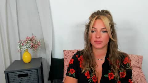 Lily online show from August 14, 7:56 am