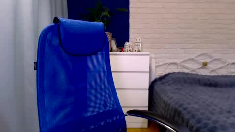 Lily online show from April 23, 8:40 am