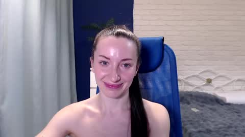 Lily online show from May 4, 8:19 am