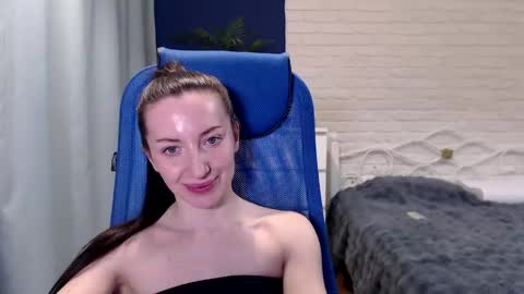 Lily online show from May 4, 9:47 am
