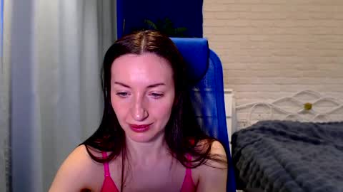 Lily online show from June 5, 10:20 am