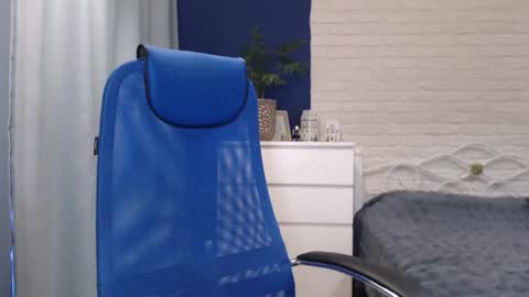 Lily online show from August 15, 8:18 am