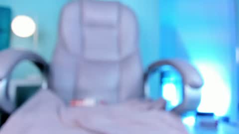 lilyred_ online show from August 8, 7:41 am