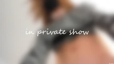Lily Reina online show from July 28, 9:10 pm