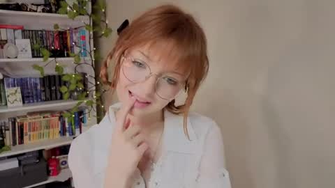 Lily online show from May 19, 9:26 pm