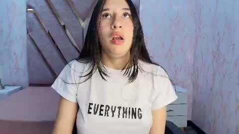 lilyrossi_ online show from September 7, 5:52 pm
