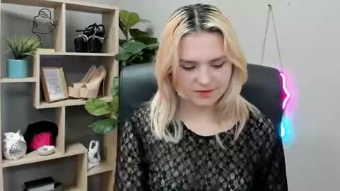 Lily online show from August 3, 11:06 am