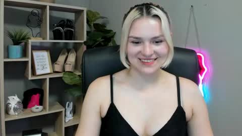 Lily online show from August 5, 9:29 am