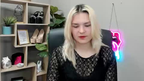 Lily online show from August 10, 10:05 am