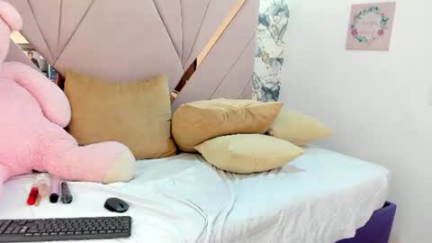 Lily Rose online show from July 31, 6:35 pm