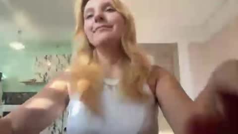 Nana online show from August 15, 1:59 pm
