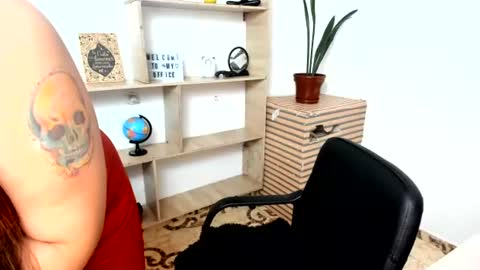 lina_browm online show from August 3, 9:33 pm