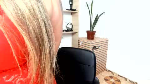 lina_browm online show from August 3, 10:39 pm