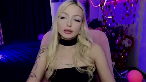 I am Lina online show from July 7, 11:14 am