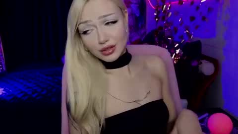 I am Lina online show from July 7, 12:20 pm