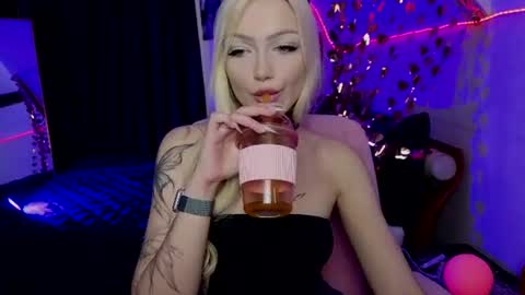 I am Lina online show from July 7, 1:26 pm