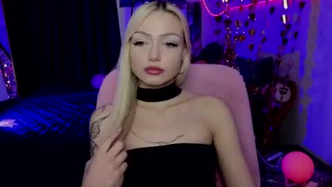 I am Lina online show from July 7, 3:38 pm