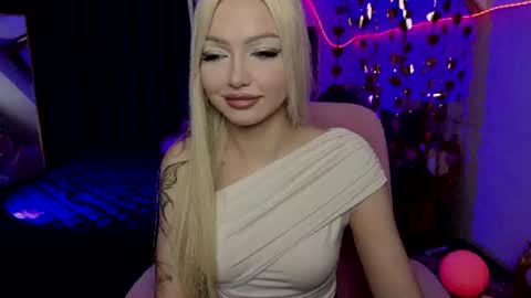 I am Lina online show from July 8, 11:14 am