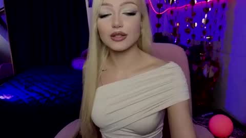 I am Lina online show from July 8, 12:20 pm