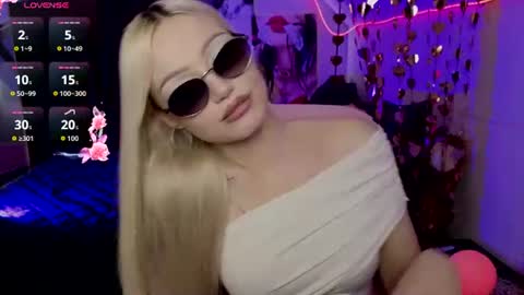 I am Lina online show from July 8, 1:26 pm